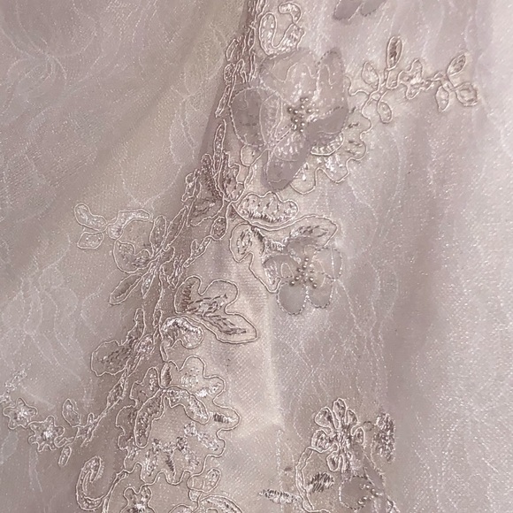 Vera Wang | Low Back Mermaid Wedding Dress - Picture 7 of 8